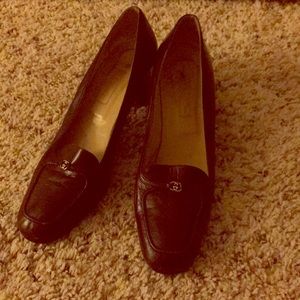 Vintage Gucci maroon leather pumps. Size 38